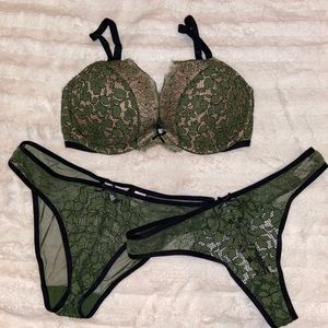 Victoria’s Secret Dream Angels Bra and Panties✨👙
